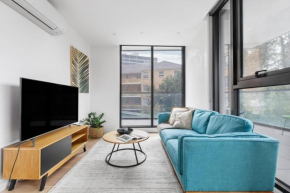 Executive Resort-Style Living at Leafy Albert Park